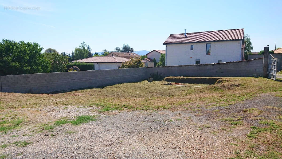 Terrain à LUCENAY