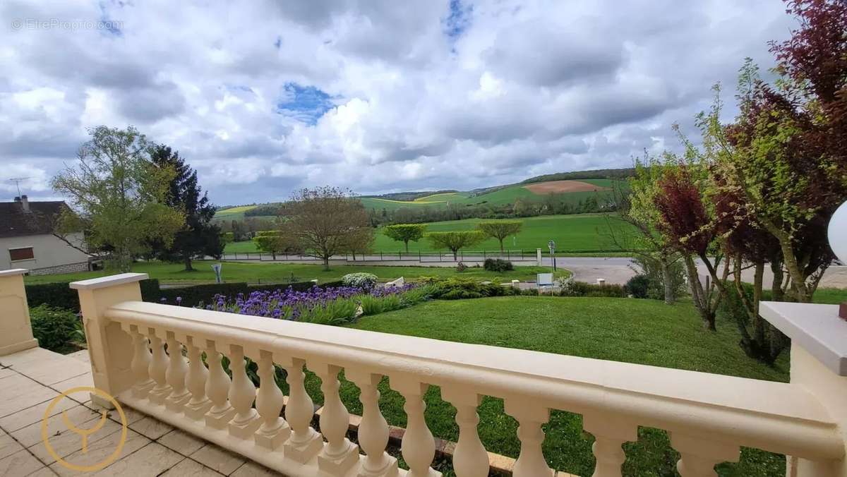 Maison à AIX-EN-OTHE