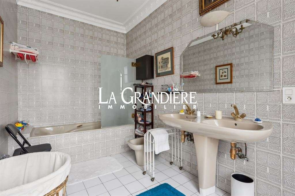 Appartement à PARIS-15E