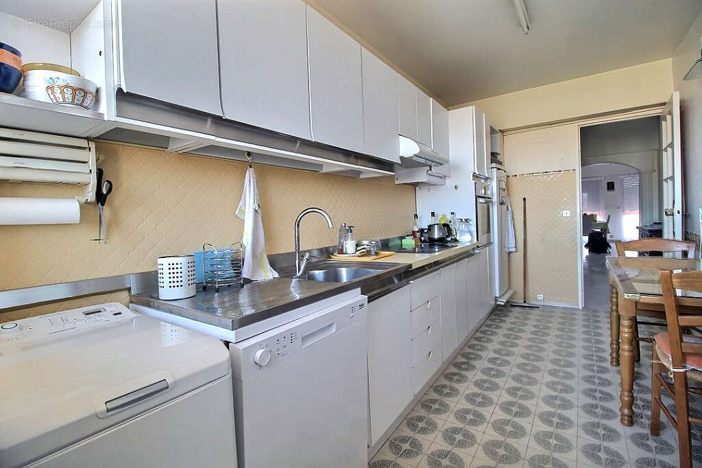 Appartement à MARSEILLE-5E