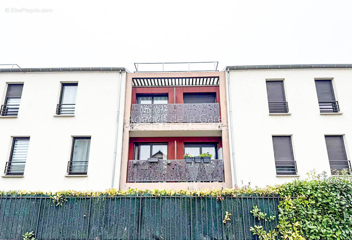 Appartement à SARTROUVILLE