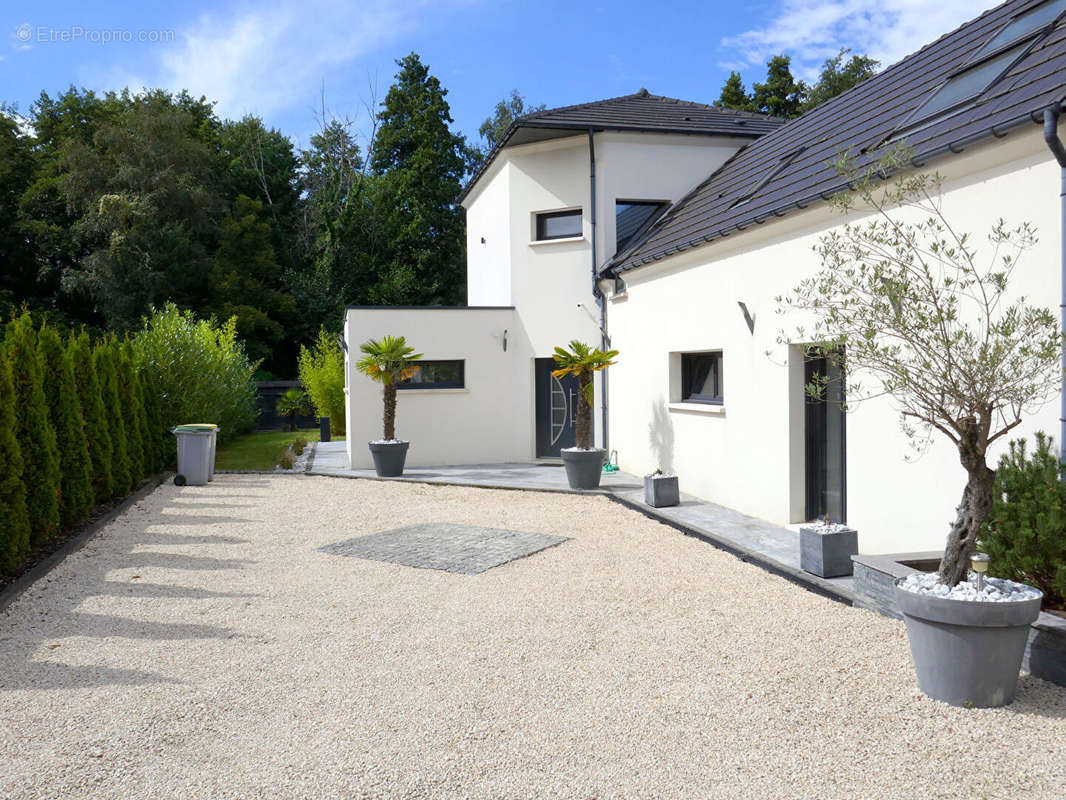 Maison à VOISINS-LE-BRETONNEUX