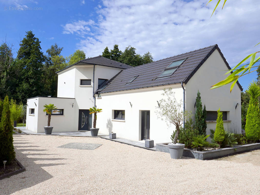 Maison à VOISINS-LE-BRETONNEUX