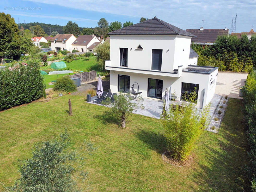 Maison à VOISINS-LE-BRETONNEUX