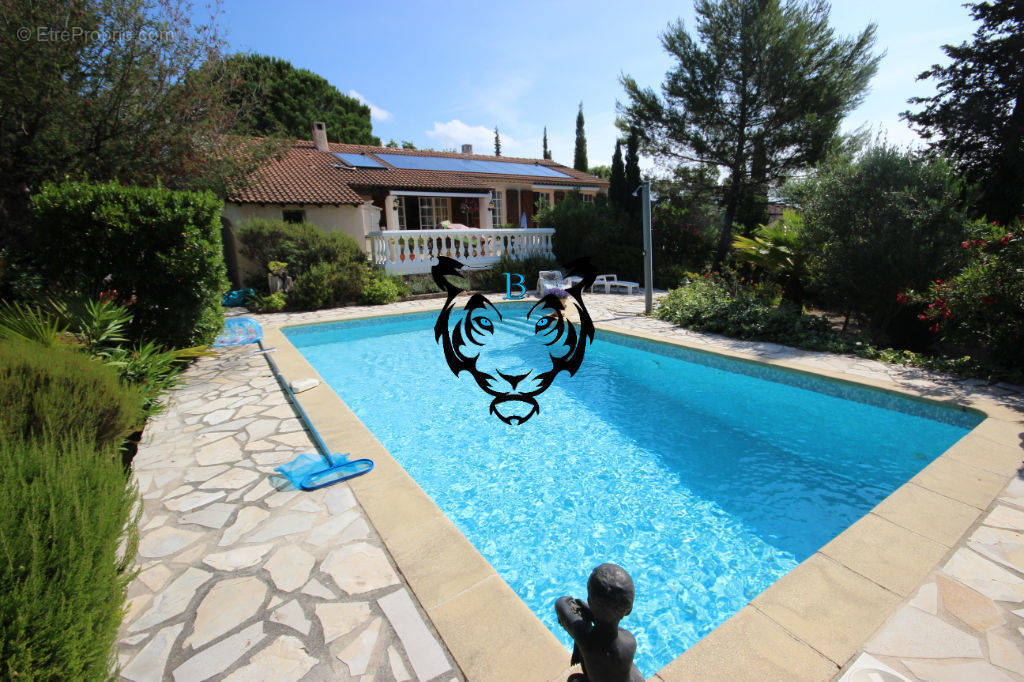 Maison à ROQUEBRUNE-SUR-ARGENS