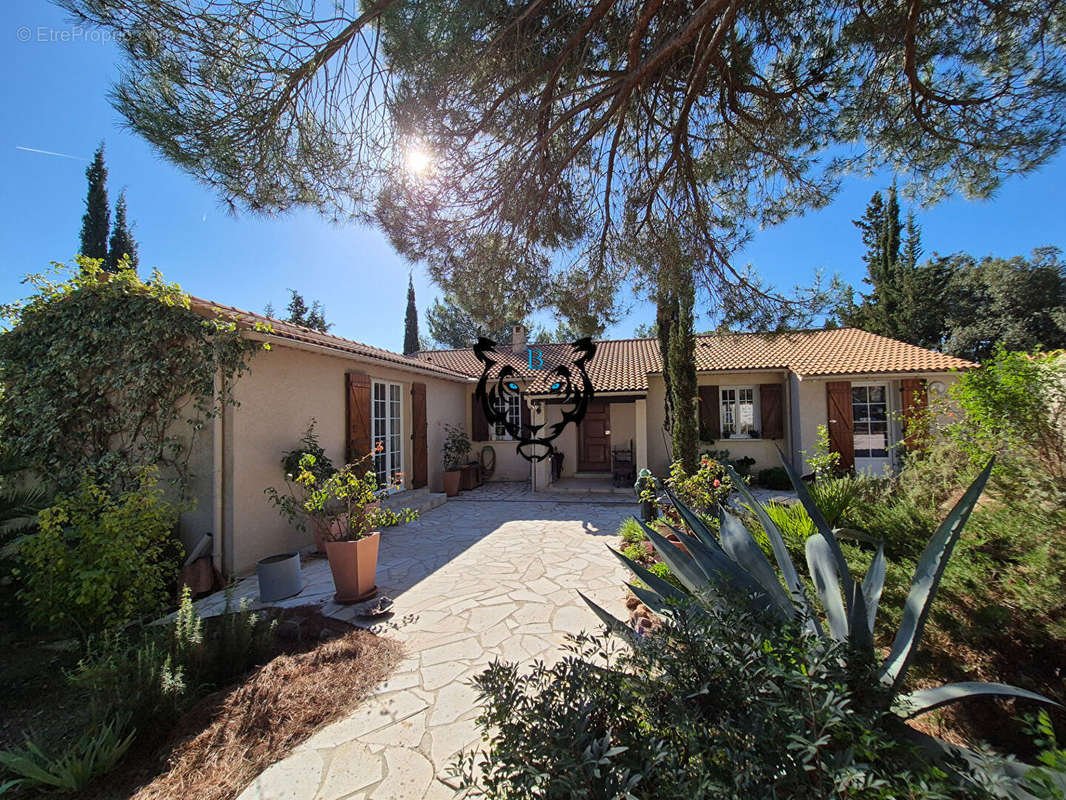 Maison à ROQUEBRUNE-SUR-ARGENS