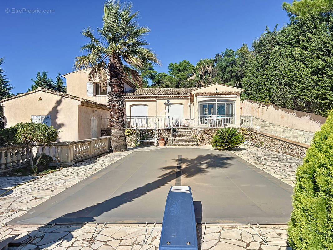 Maison à ROQUEBRUNE-SUR-ARGENS