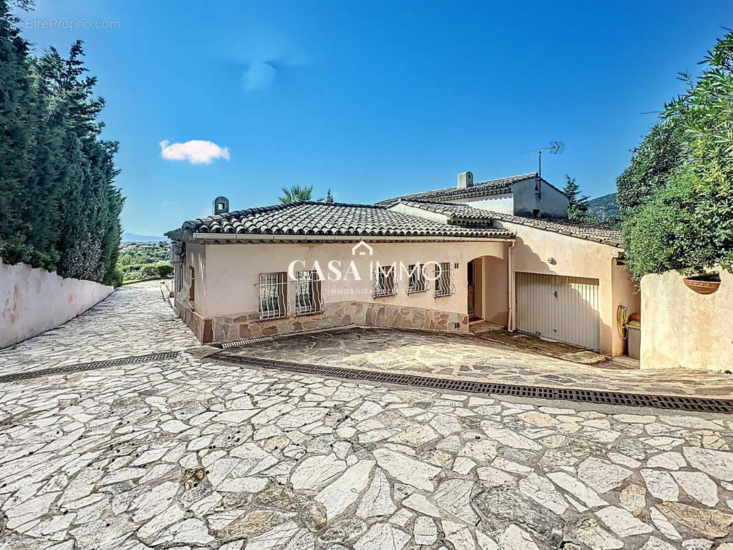 Maison à ROQUEBRUNE-SUR-ARGENS