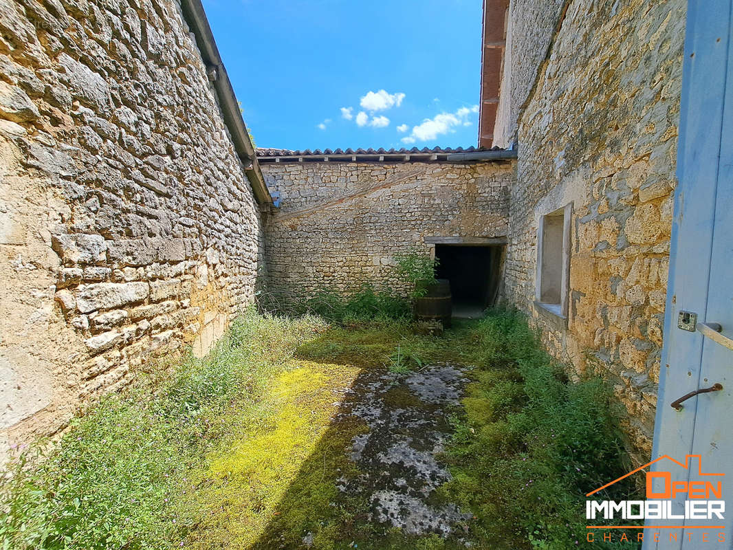 Maison à MOUTHIERS-SUR-BOEME