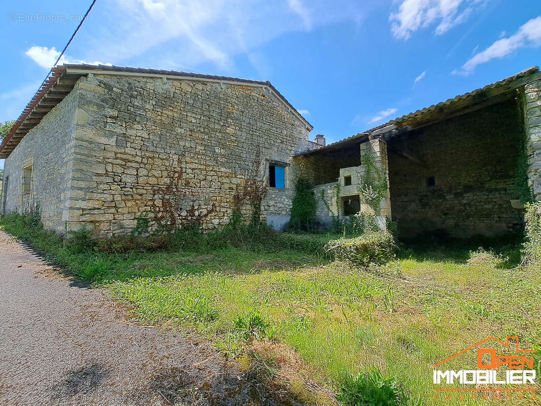 Maison à MOUTHIERS-SUR-BOEME