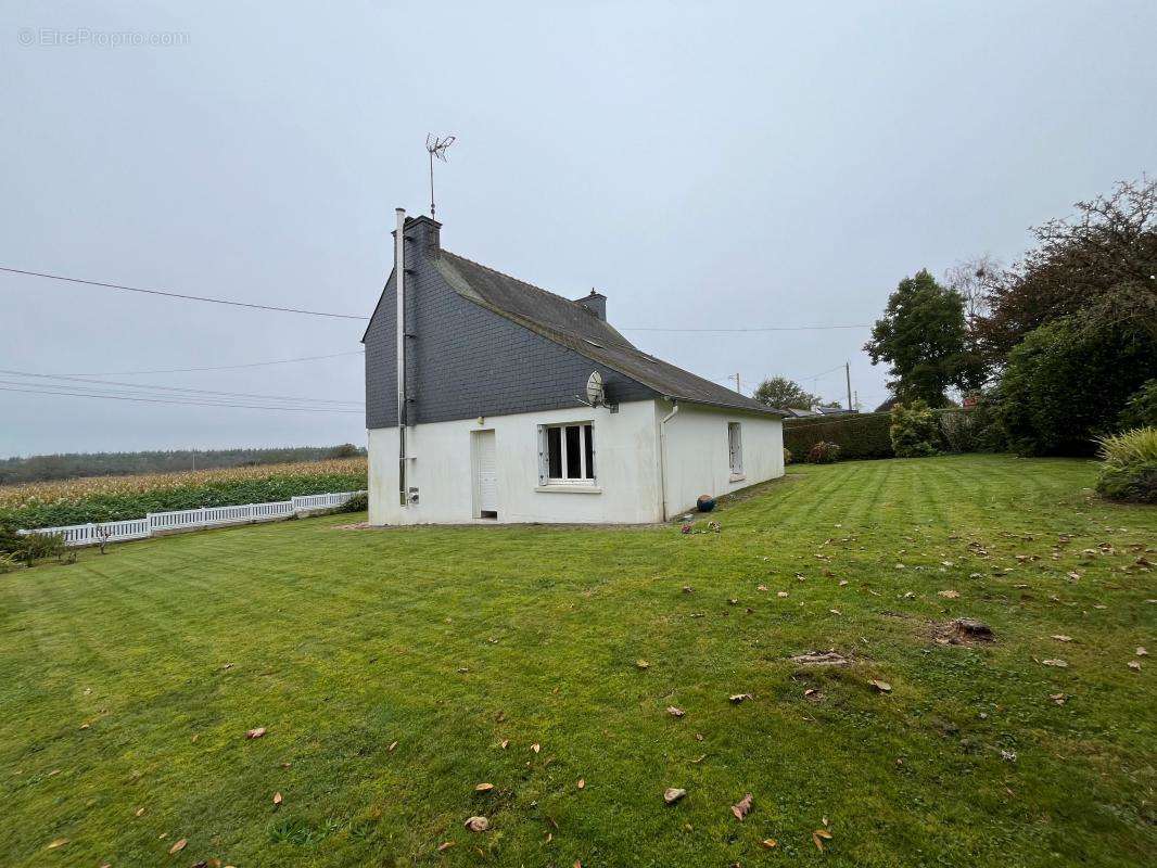 Maison à SAINT-YVI