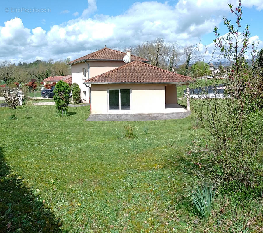 Maison à SAINT-VICTOR-DE-MORESTEL