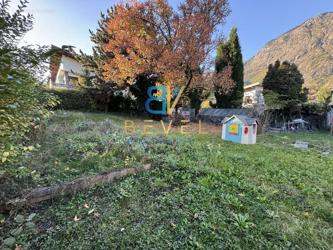 Terrain à SAINT-JEAN-DE-MAURIENNE