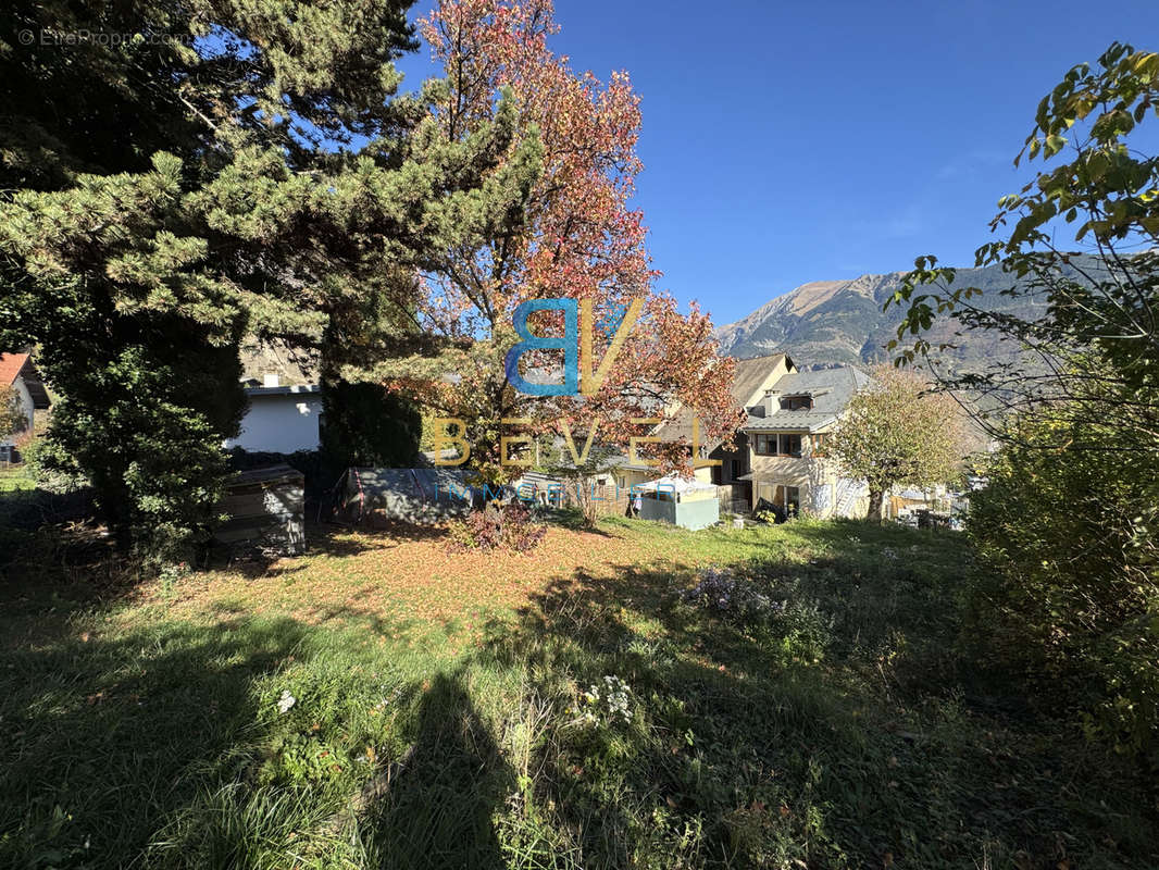 Terrain à SAINT-JEAN-DE-MAURIENNE