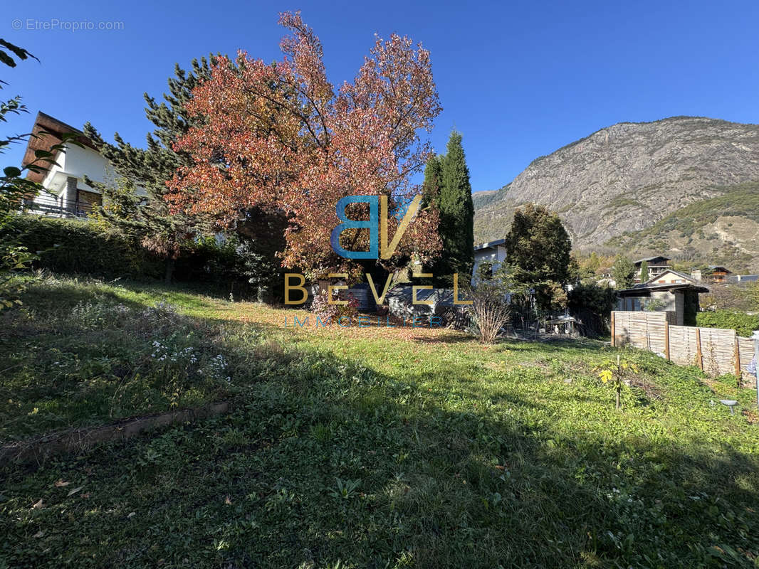 Terrain à SAINT-JEAN-DE-MAURIENNE