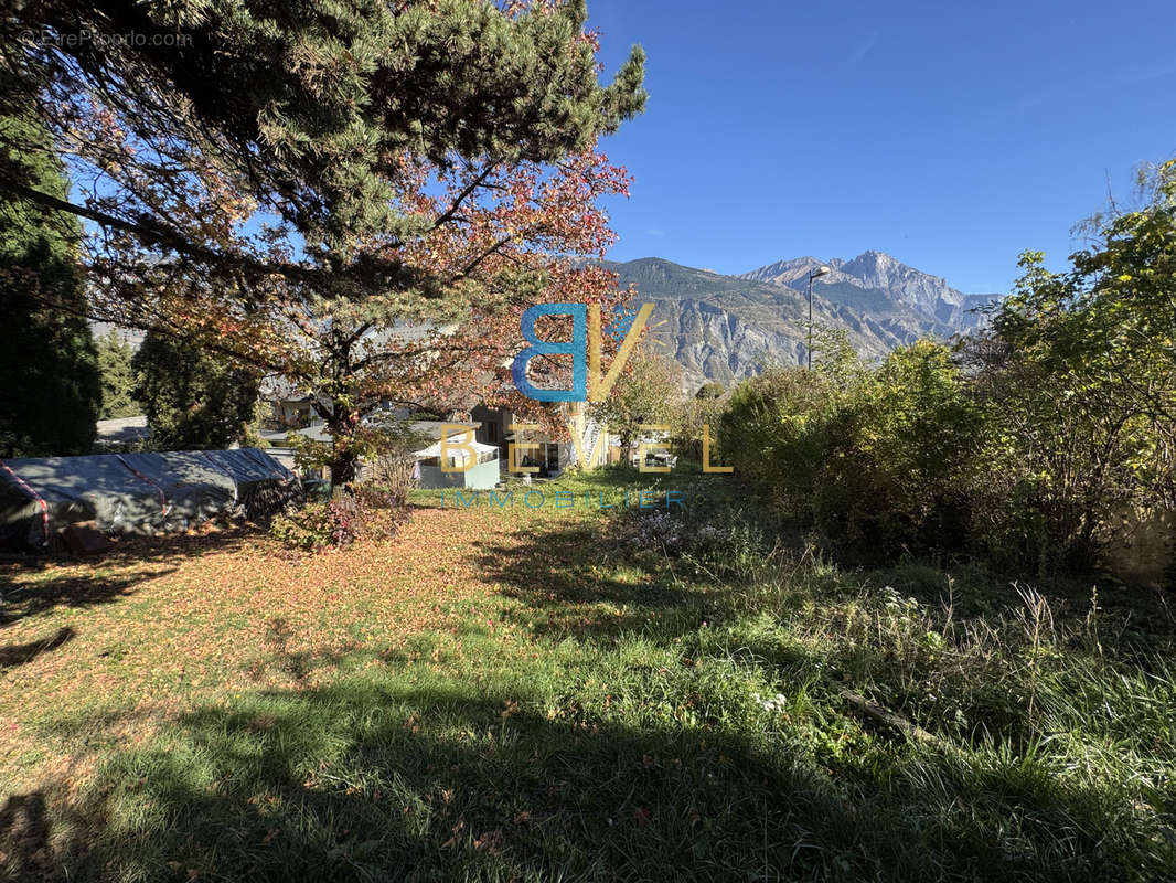 Terrain à SAINT-JEAN-DE-MAURIENNE