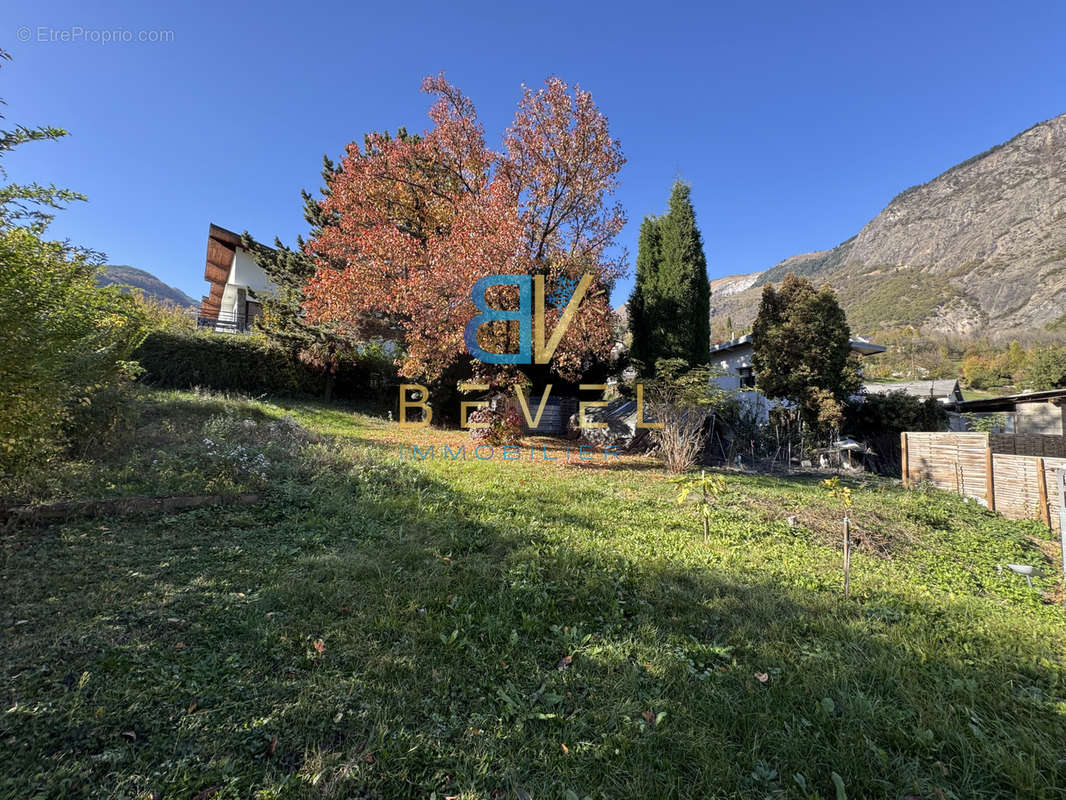 Terrain à SAINT-JEAN-DE-MAURIENNE