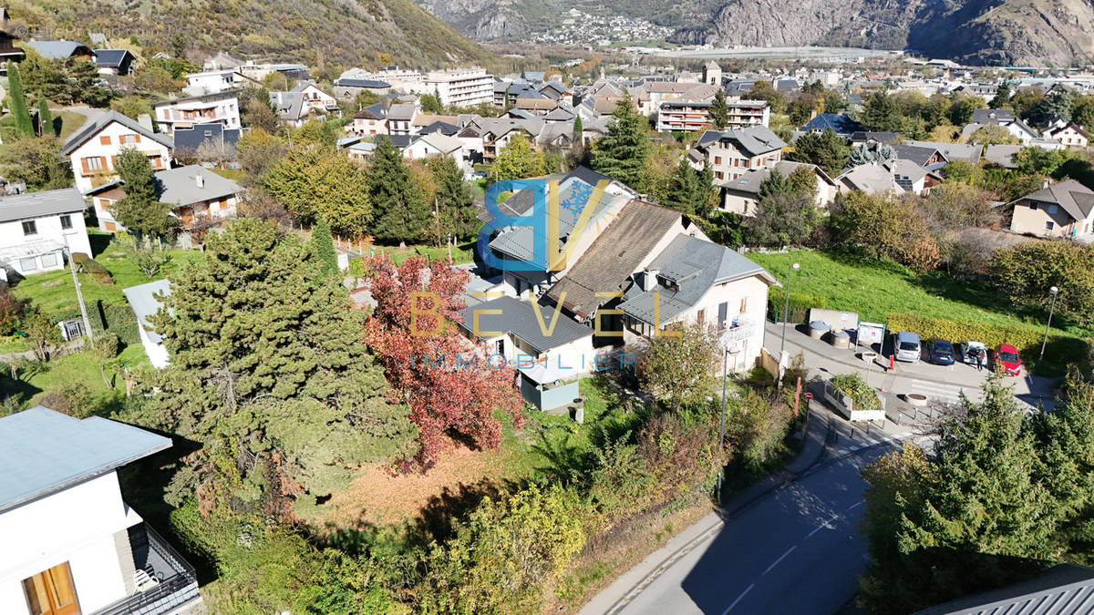 Terrain à SAINT-JEAN-DE-MAURIENNE