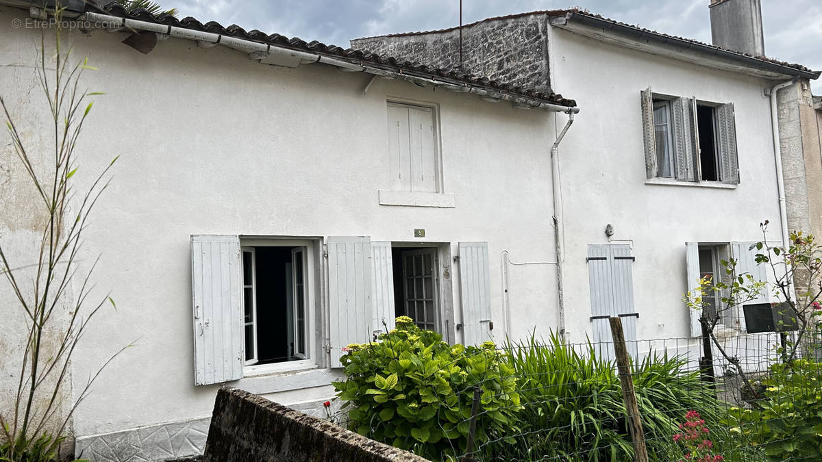 Maison à COULON