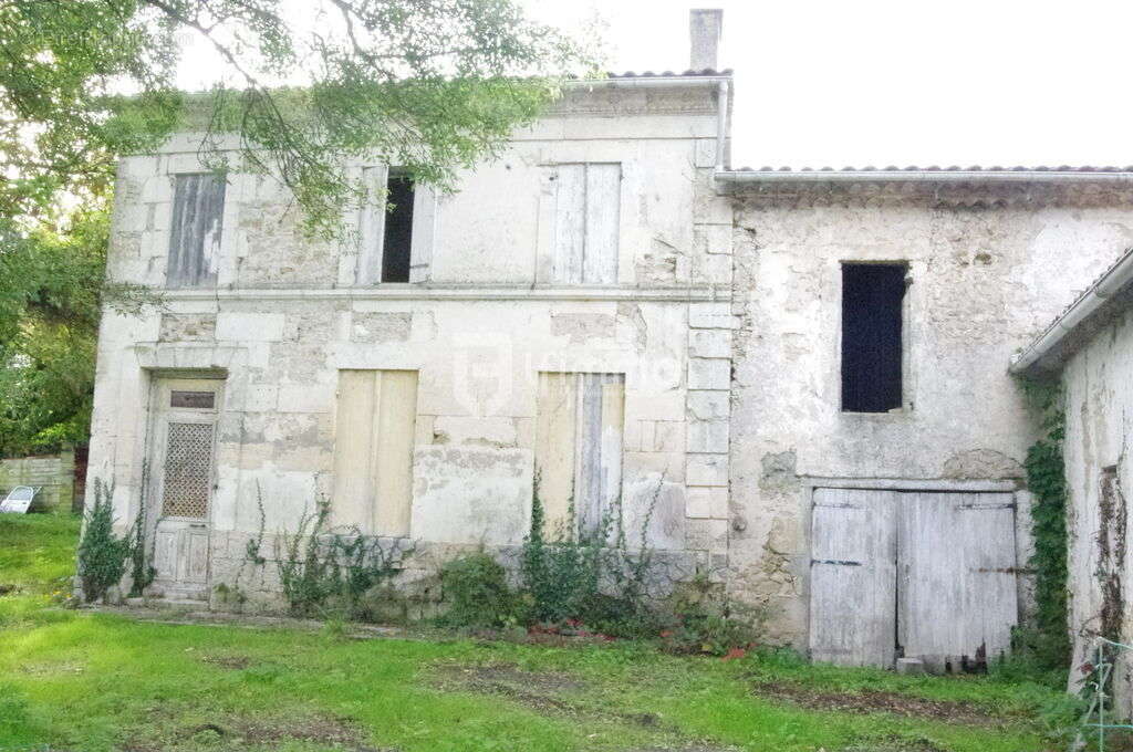 Maison à SAINT-GERMAIN-D&#039;ESTEUIL