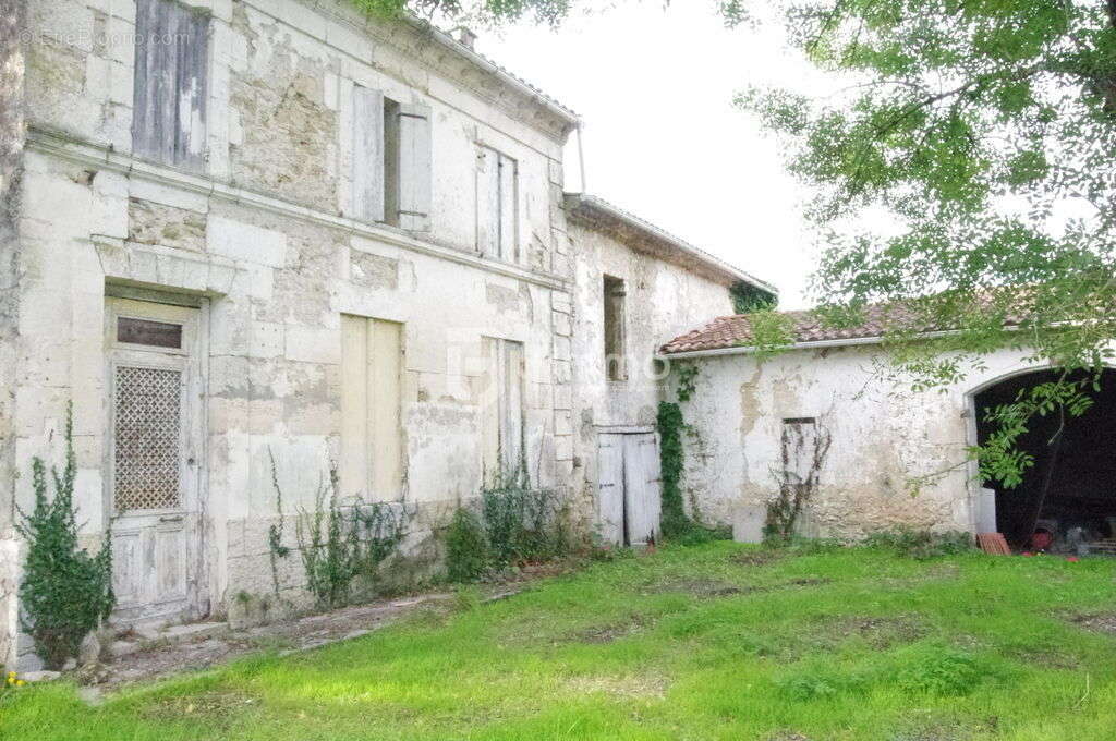 Maison à SAINT-GERMAIN-D&#039;ESTEUIL