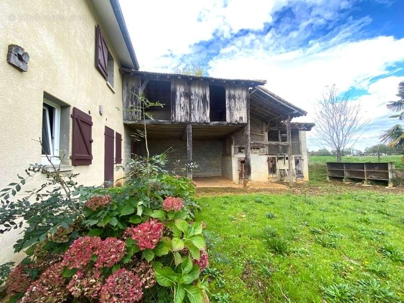 Maison à LE HOUGA