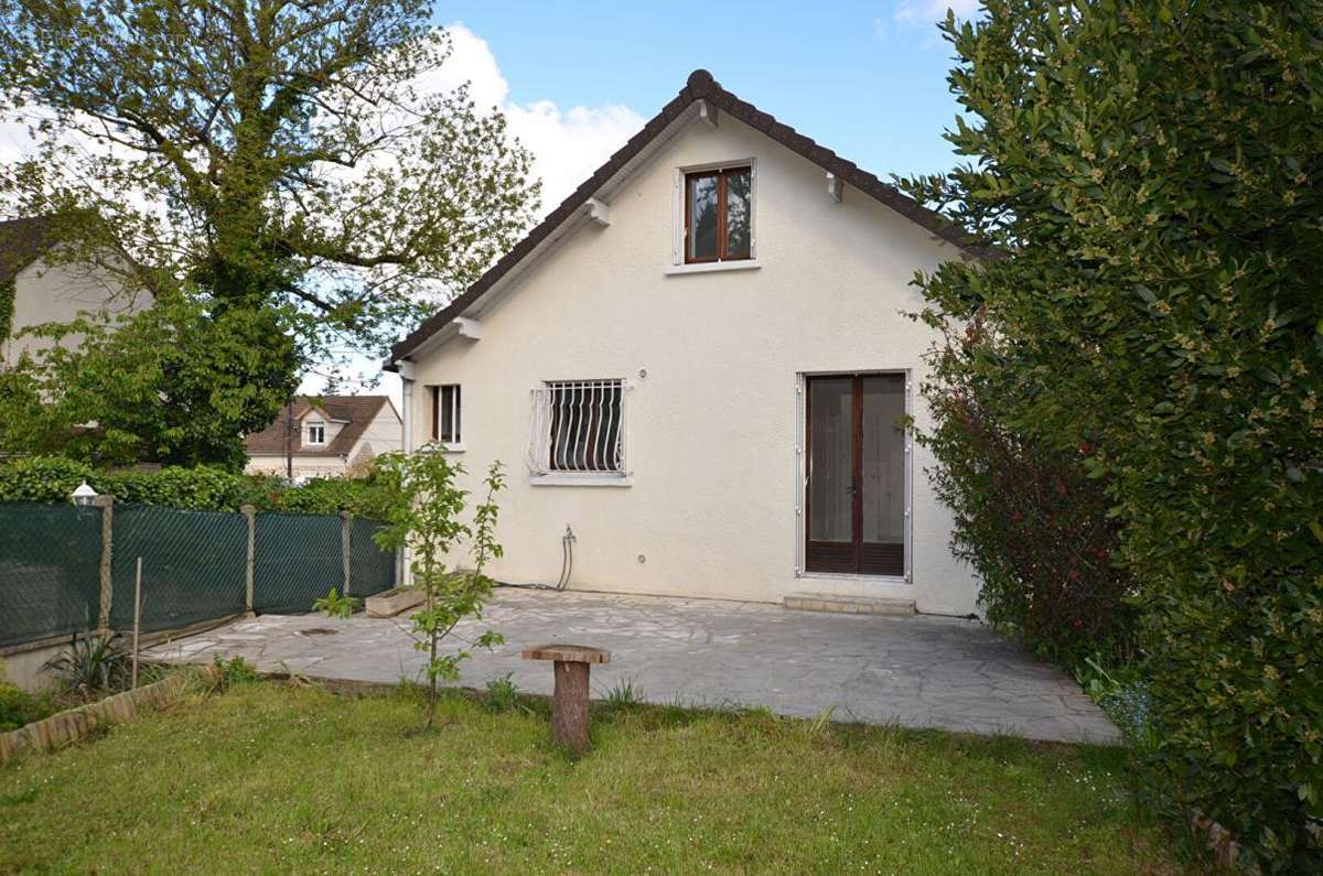 Maison à SAINTE-GENEVIEVE-DES-BOIS