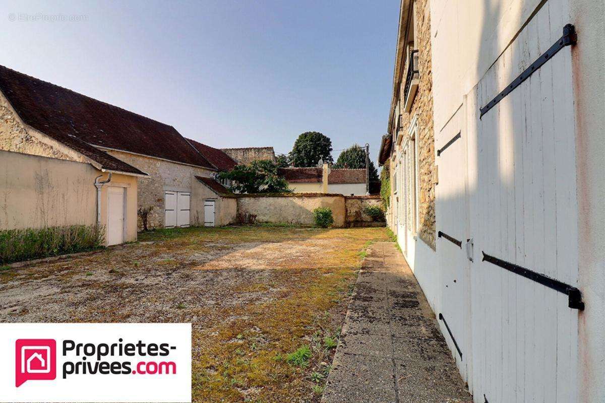 Maison à SAINT-PIERRE-LES-NEMOURS