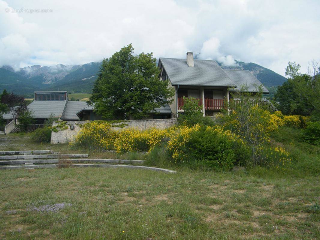 Terrain à CHATEAUROUX-LES-ALPES