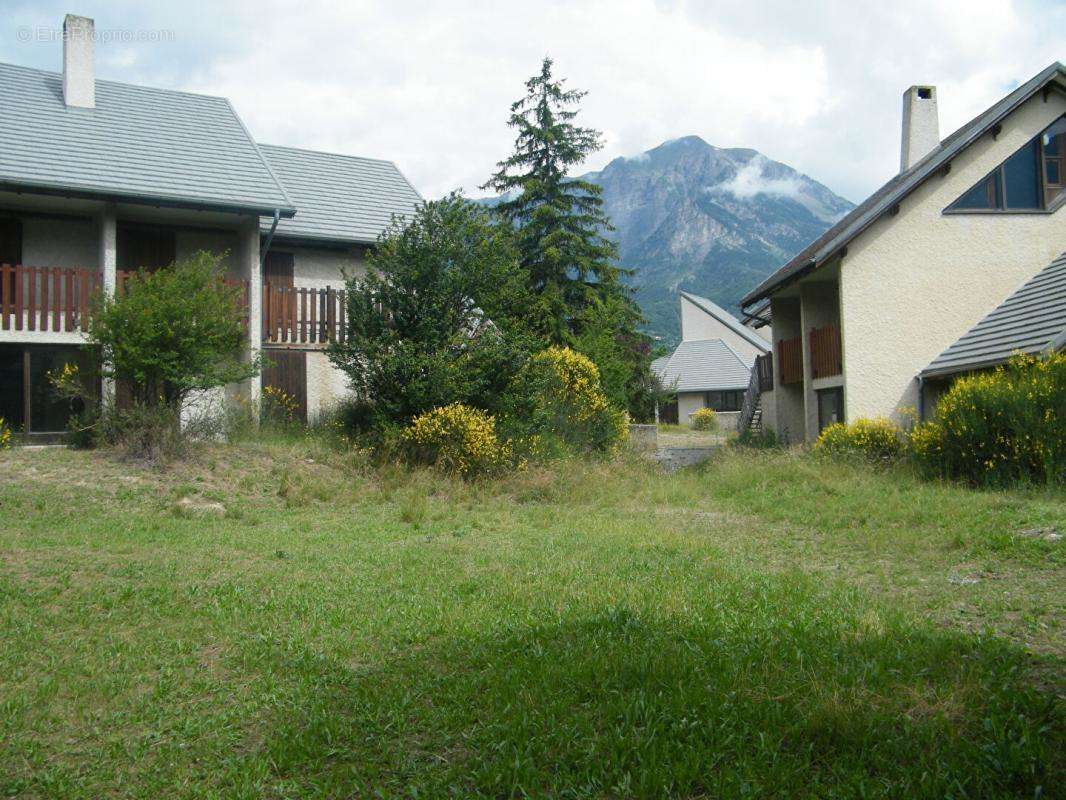 Terrain à CHATEAUROUX-LES-ALPES