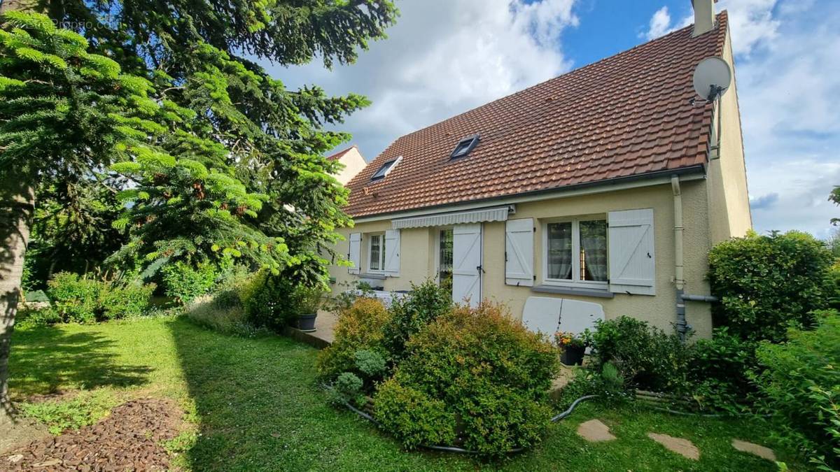 Maison à SAINTE-GENEVIEVE-DES-BOIS