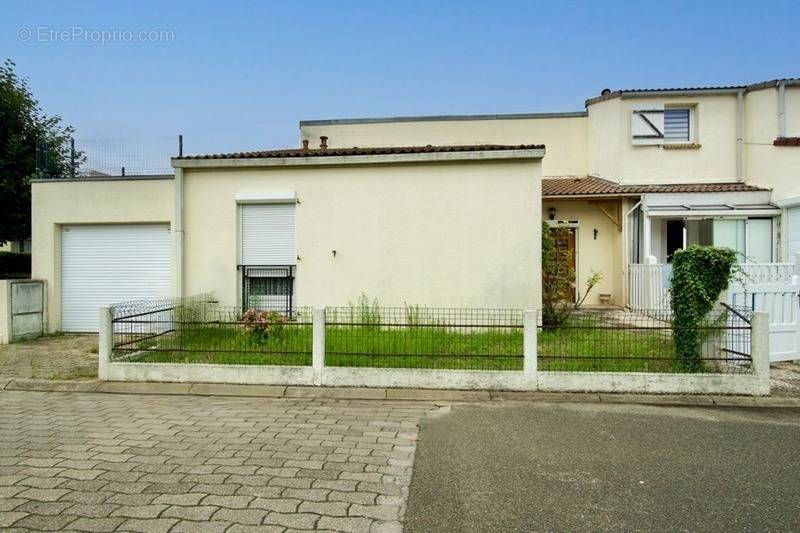 Maison à LES CLAYES-SOUS-BOIS