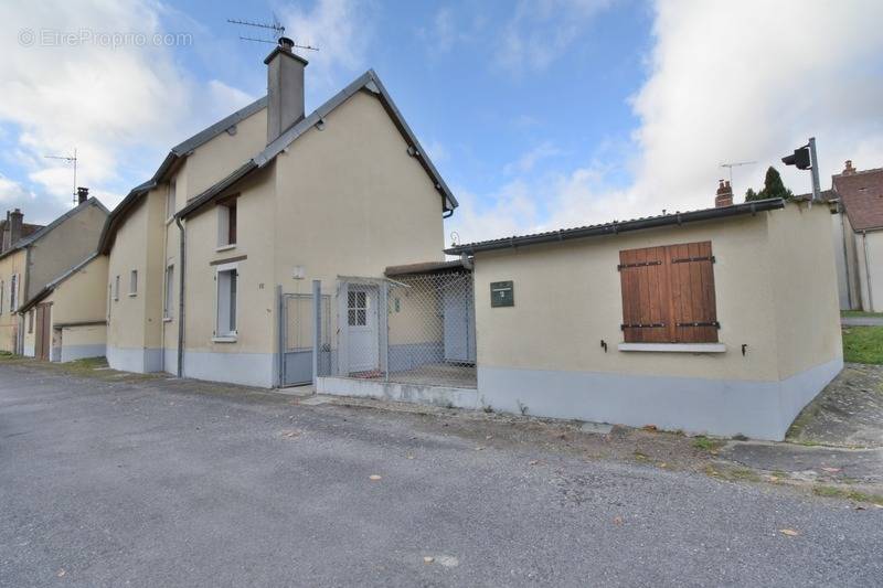 Maison à BARBONNE-FAYEL