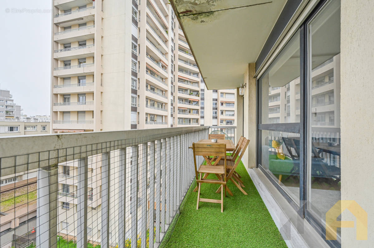 Appartement à COURBEVOIE