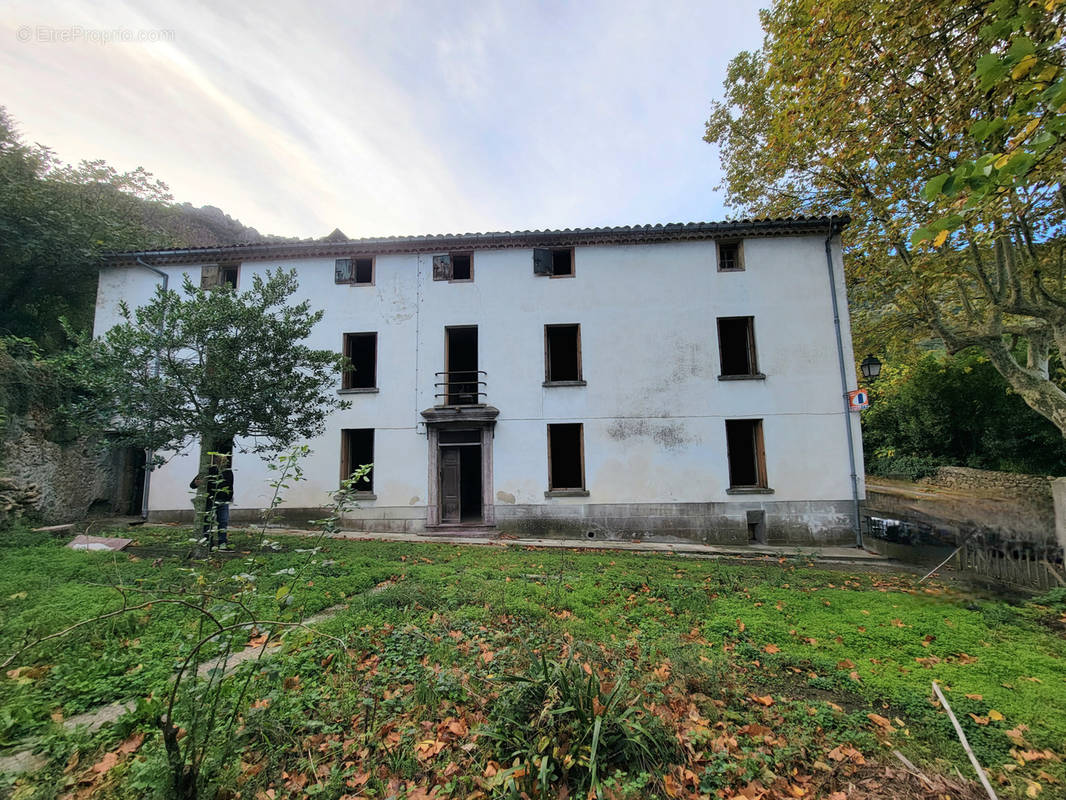 Maison à LAGRASSE