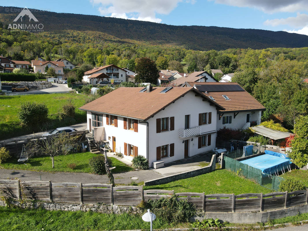 Maison à PERON