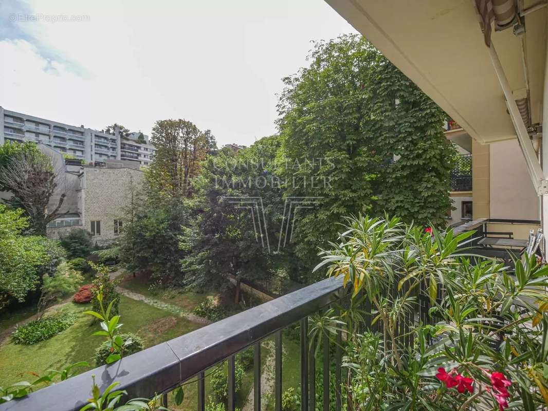 Appartement à PARIS-16E