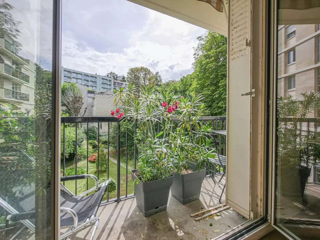 Appartement à PARIS-16E