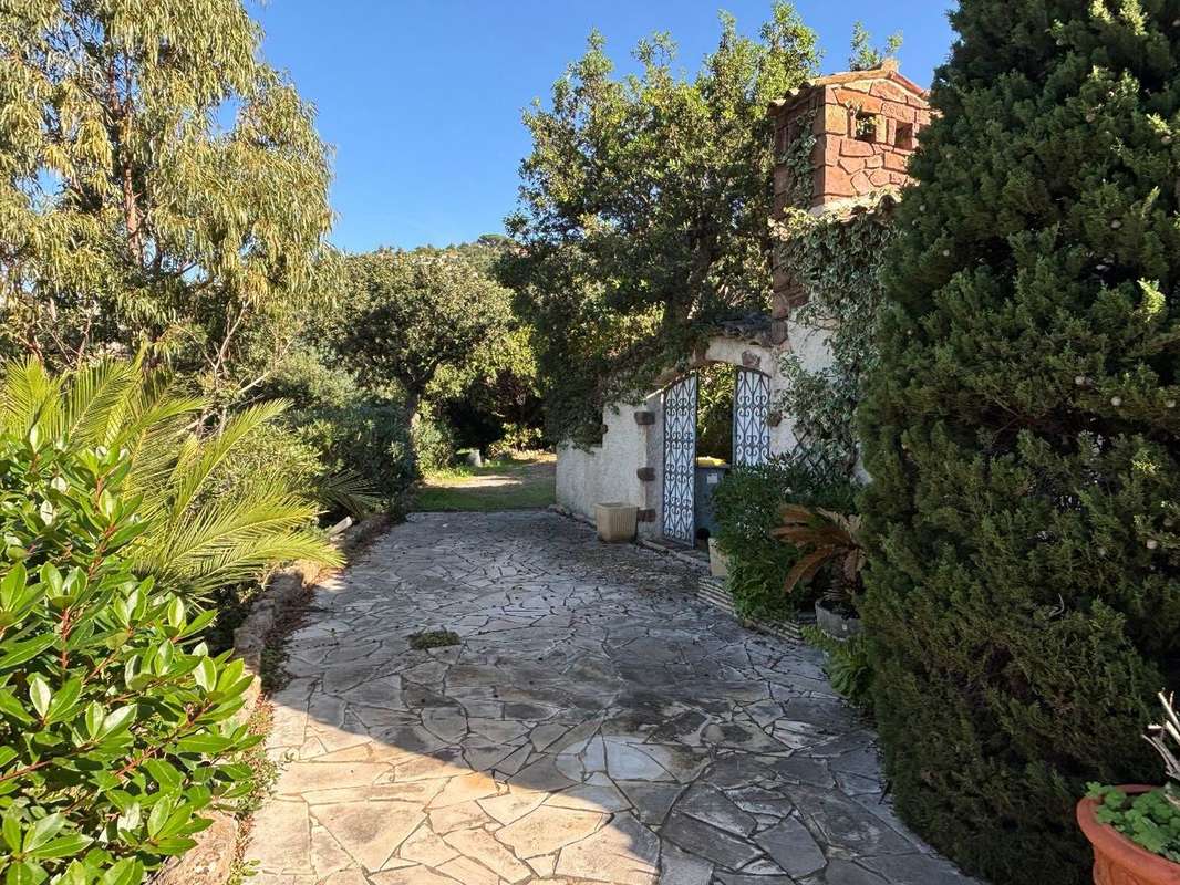 Maison à ROQUEBRUNE-SUR-ARGENS