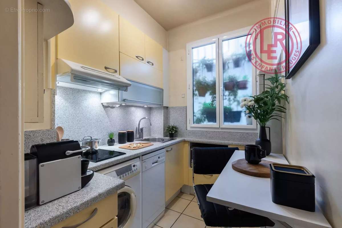 Appartement à PARIS-14E