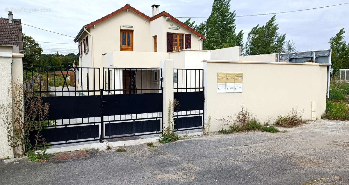 Maison à SAINT-PIERRE-LES-NEMOURS