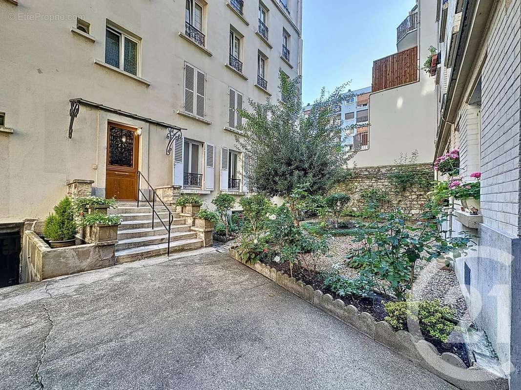 Appartement à PARIS-14E