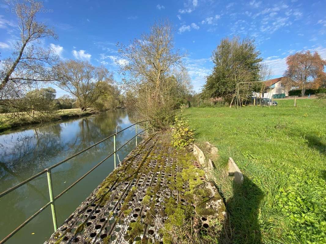 Terrain à MAXEY-SUR-MEUSE