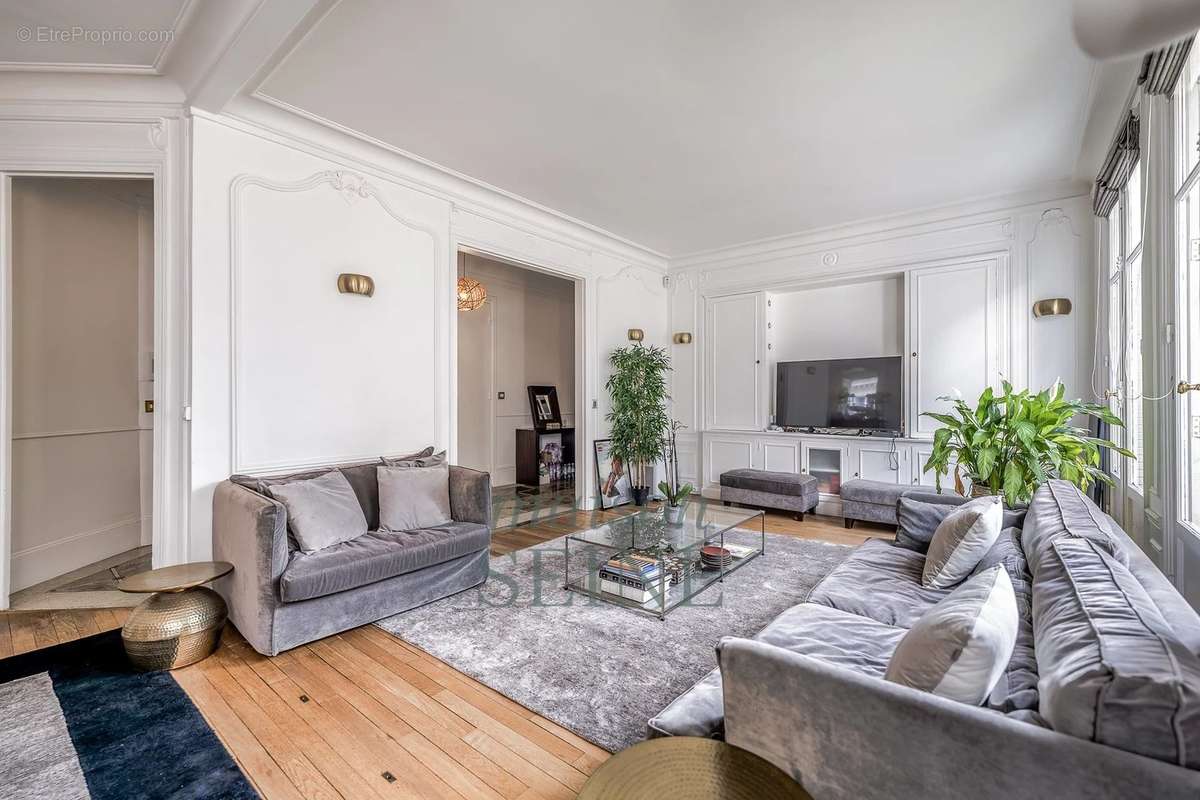 Appartement à PARIS-16E