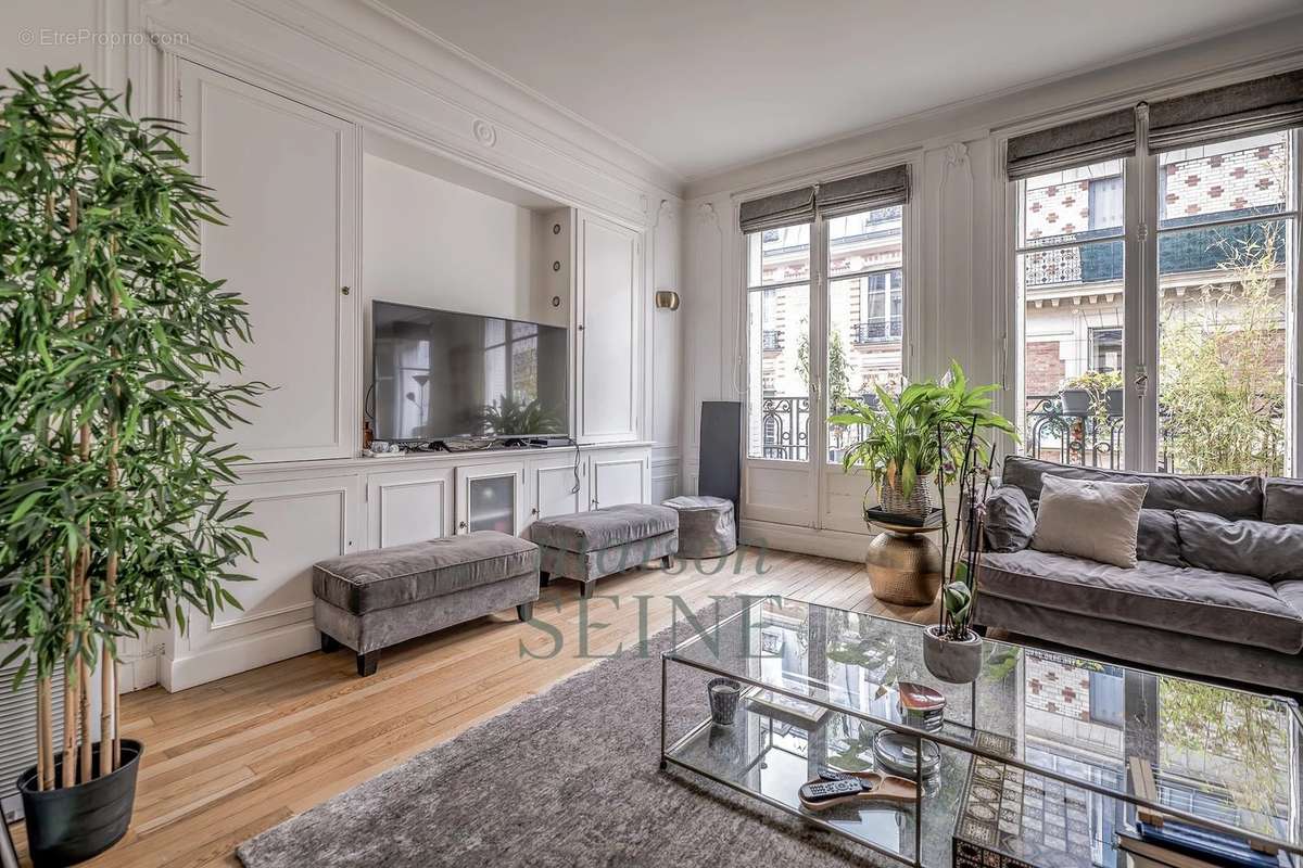 Appartement à PARIS-16E