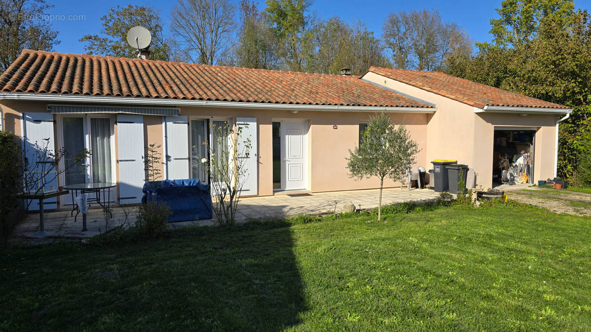 Maison à MONTIGNAC-CHARENTE