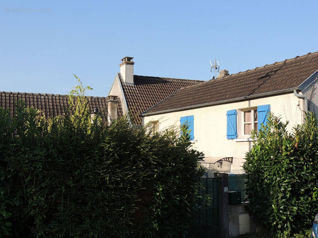 Maison à CREZANCY