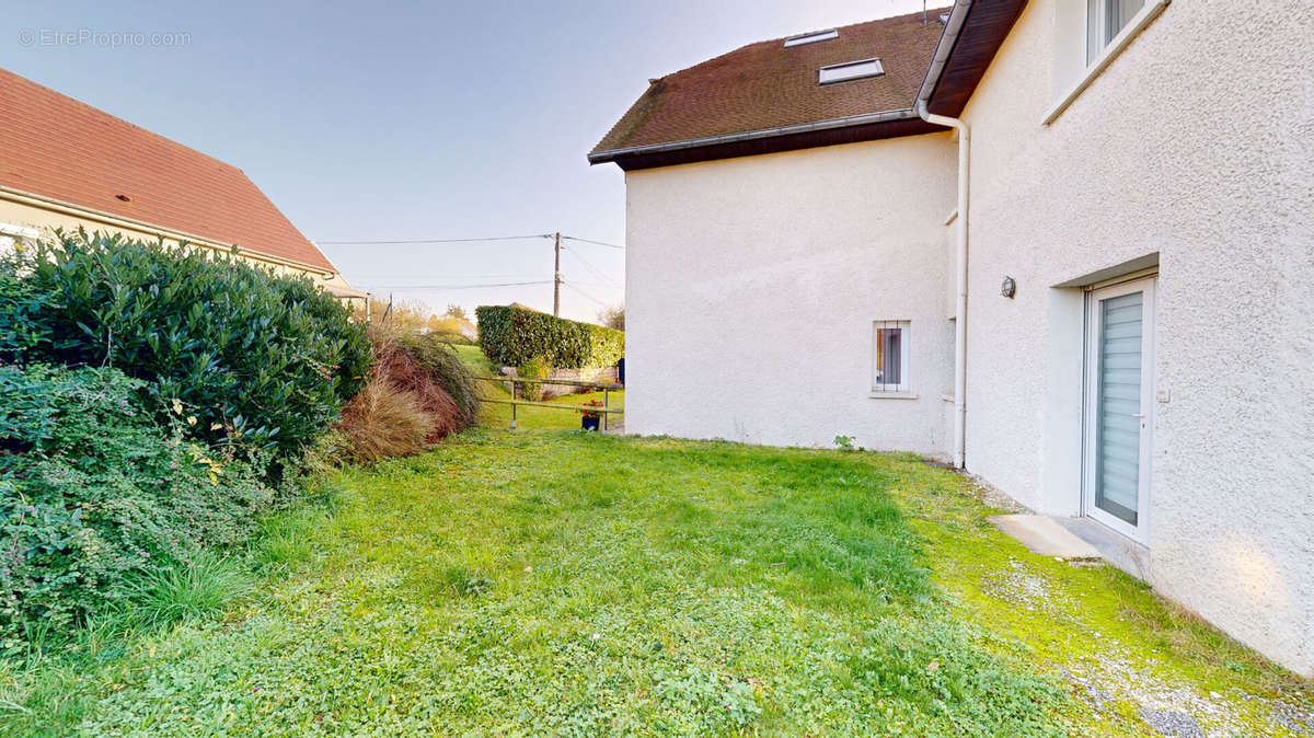 Appartement à POUILLEY-LES-VIGNES