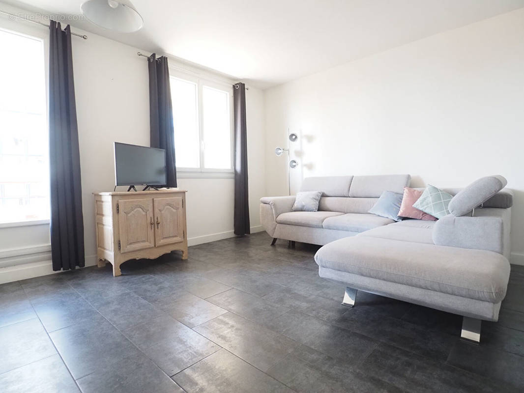 Appartement à MONTIGNY-LE-BRETONNEUX