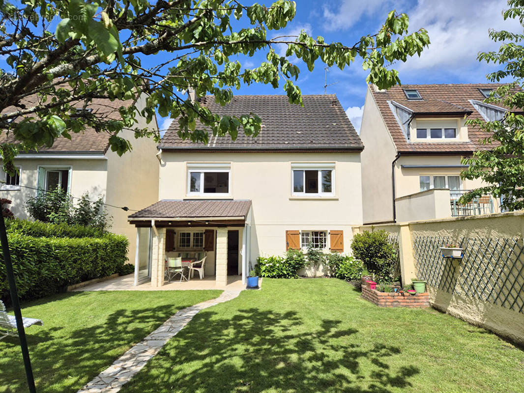 Maison à LE MESNIL-SAINT-DENIS